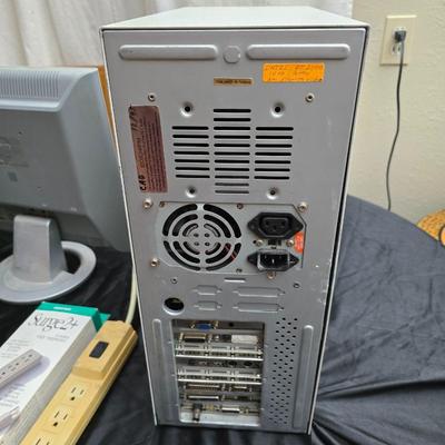 HP Monitor and Tower with speakers