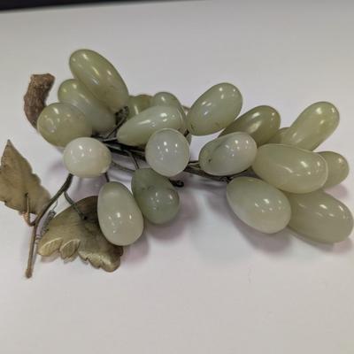 Vintage Jade Green Grape Cluster With Stone Leaves