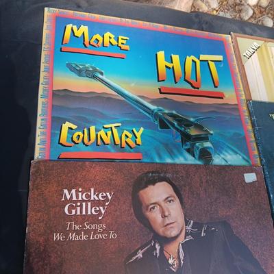 COUNTRY WESTERN MUSIC ON VINYL RECORD ALBUMS