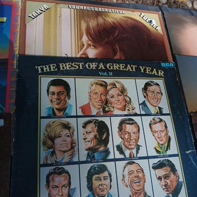 COUNTRY WESTERN MUSIC ON VINYL RECORD ALBUMS