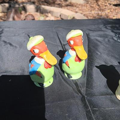 A COLLECTION OF SWEET VINTAGE SALT & PEPPER SHAKERS