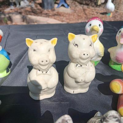A COLLECTION OF SWEET VINTAGE SALT & PEPPER SHAKERS