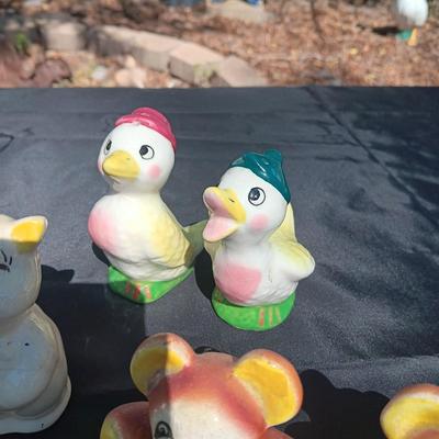 A COLLECTION OF SWEET VINTAGE SALT & PEPPER SHAKERS