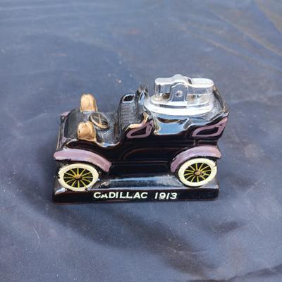 ELVIS PRESLEY ZIPPO LIGHTER AND CERAMIC CADILLAC 1913 TABLE LIGHTER