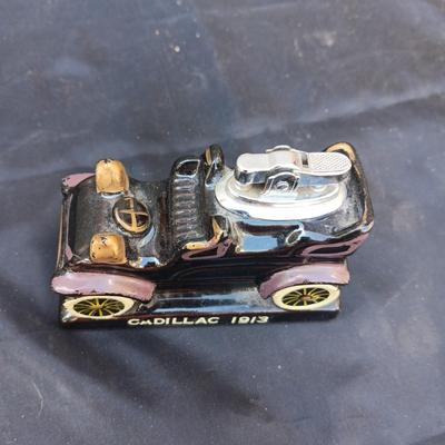 ELVIS PRESLEY ZIPPO LIGHTER AND CERAMIC CADILLAC 1913 TABLE LIGHTER