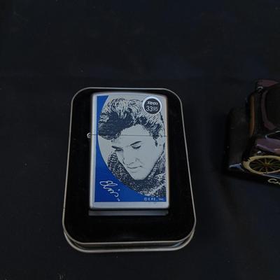 ELVIS PRESLEY ZIPPO LIGHTER AND CERAMIC CADILLAC 1913 TABLE LIGHTER