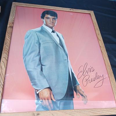 GIANT ELVIS PRESLEY PEZ DISPENSER AND FRAMED PICTURE