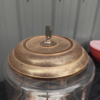 COIN OPERATED CANDY DISPENSER WITH KEY