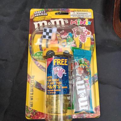 COIN OPERATED CANDY DISPENSER WITH KEY