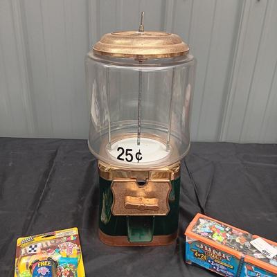 COIN OPERATED CANDY DISPENSER WITH KEY