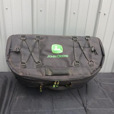 JOHN DEERE CANVAS ZIPPERED BAG WITH PLATE, MUG AND INSULATED LUNCH BAG