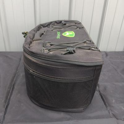 JOHN DEERE CANVAS ZIPPERED BAG WITH PLATE, MUG AND INSULATED LUNCH BAG