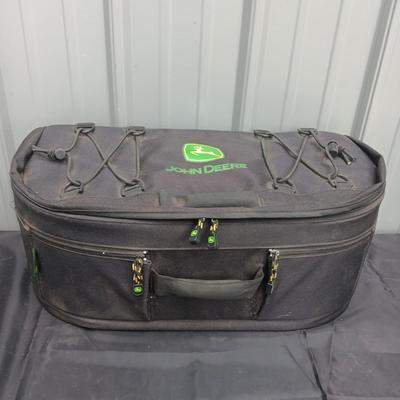 JOHN DEERE CANVAS ZIPPERED BAG WITH PLATE, MUG AND INSULATED LUNCH BAG