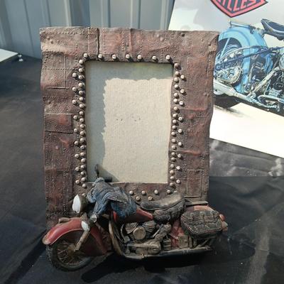 MOTORCYCLE DOUBLE LIGHT GLASS SHADED LAMP, HARLEY DAVIDSON TIN SIGN, PLATE AND FRAME