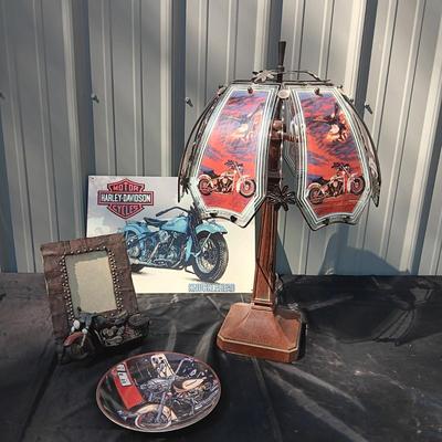 MOTORCYCLE DOUBLE LIGHT GLASS SHADED LAMP, HARLEY DAVIDSON TIN SIGN, PLATE AND FRAME