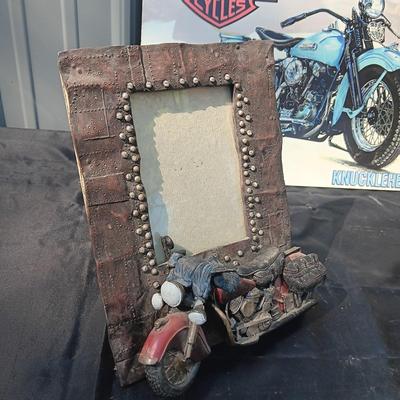 MOTORCYCLE DOUBLE LIGHT GLASS SHADED LAMP, HARLEY DAVIDSON TIN SIGN, PLATE AND FRAME