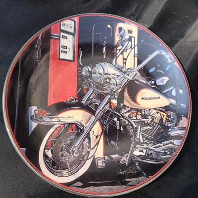 MOTORCYCLE DOUBLE LIGHT GLASS SHADED LAMP, HARLEY DAVIDSON TIN SIGN, PLATE AND FRAME
