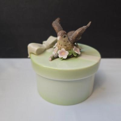 Porcelain bird trinket box and a small bird lamp
