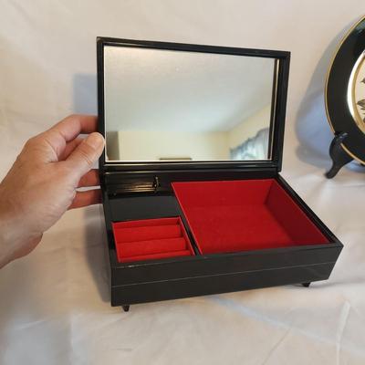 The Art of Chokin Music Box, Plates & Ginger Jar - Includes Limited Edition (PB-KD)