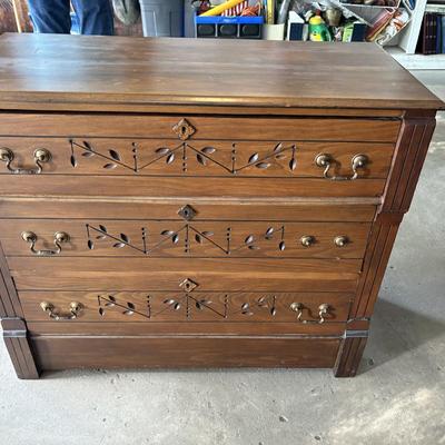 Beautiful Spoon-carved 3-drawer dresser