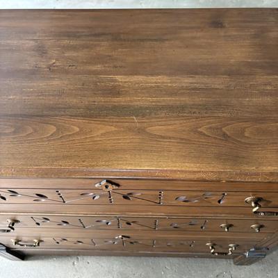 Beautiful Spoon-carved 3-drawer dresser