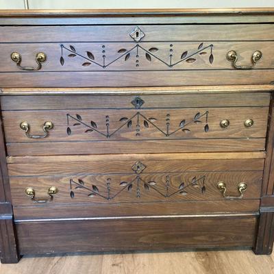 Beautiful Spoon-carved 3-drawer dresser