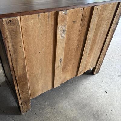Beautiful Spoon-carved 3-drawer dresser