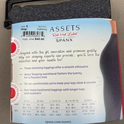 Assets by Spanx Leggings Small
