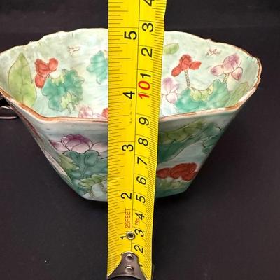 Antique Chinese Hand painted Porcelain Bowl on Stand