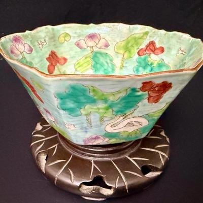 Antique Chinese Hand painted Porcelain Bowl on Stand