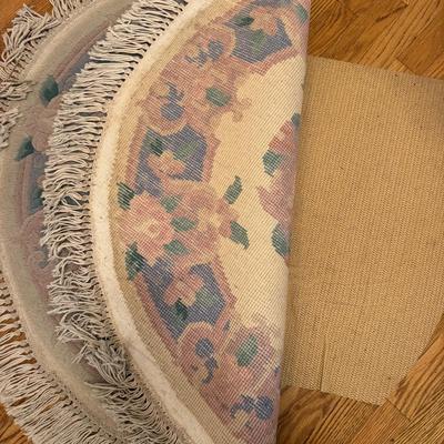 1089 Round Wool Oriental Rug