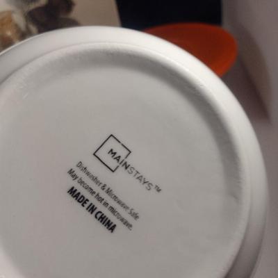 Assorted Kitchen Ware