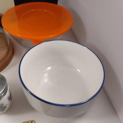 Assorted Kitchen Ware