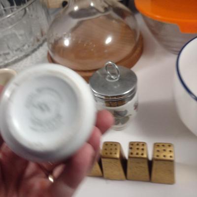 Assorted Kitchen Ware