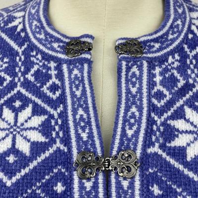 New Blue/White Clip front Sweater Size XL