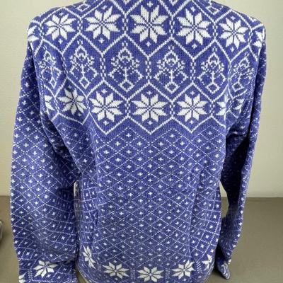 New Blue/White Clip front Sweater Size XL