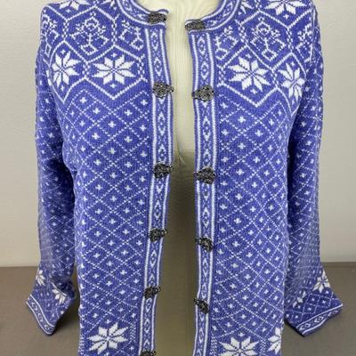 New Blue/White Clip front Sweater Size XL