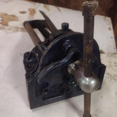 Machinist's Under Bench Mount Metal Vise 7"