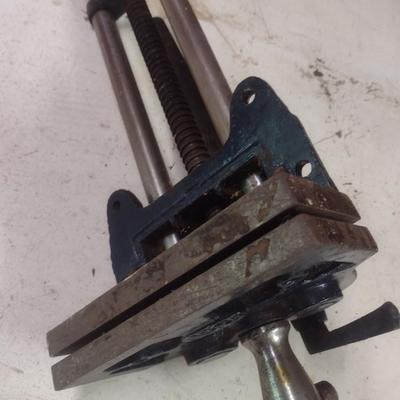 Machinist's Under Bench Mount Metal Vise 7"