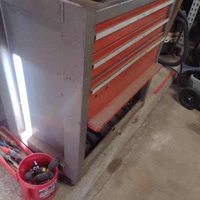 Metal Multi-Drawer Roll Cabinet and Tool Contents