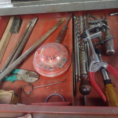 Metal Multi-Drawer Roll Cabinet and Tool Contents