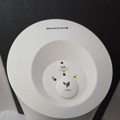 Honeywell HEPA Clean Tower Air Purifier Model # HHT290WHD