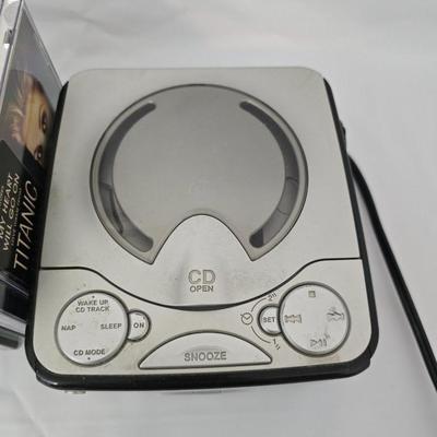 General Electric Model 7-4801A Alarm clock with CD player comes with assortment of Cd's!