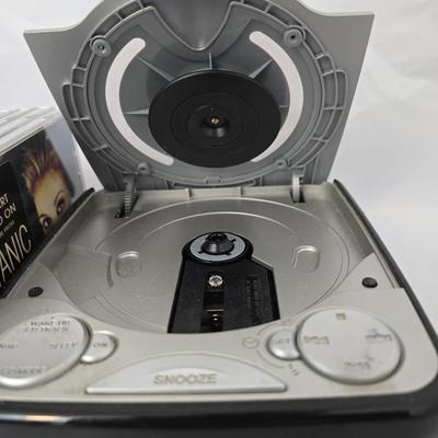 General Electric Model 7-4801A Alarm clock with CD player comes with assortment of Cd's!