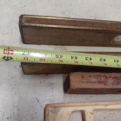Assortment of Vintage Levels 4'