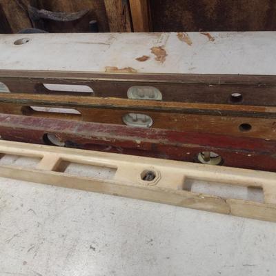 Assortment of Vintage Levels 4'