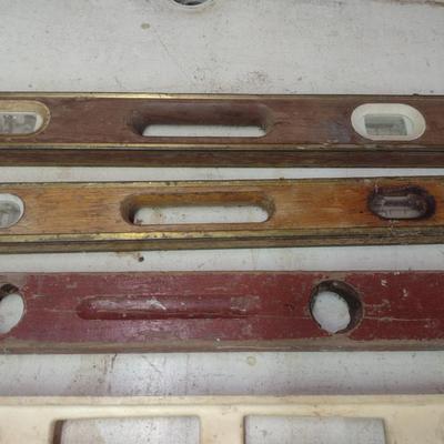 Assortment of Vintage Levels 4'