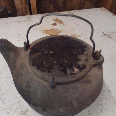 Antique Cast Iron Kettle (B2)