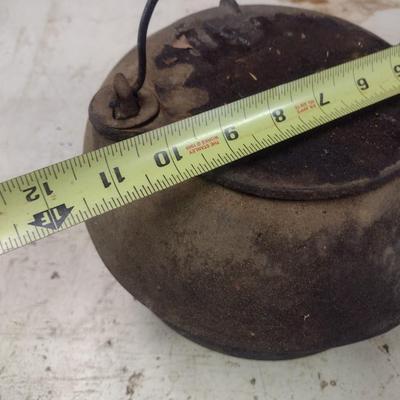 Antique Cast Iron Kettle (B2)