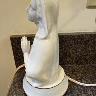 Sale Photo Thumbnail #200: Good condition.  Tested, works as expected. Approx. 7" tall.  Includes original box.